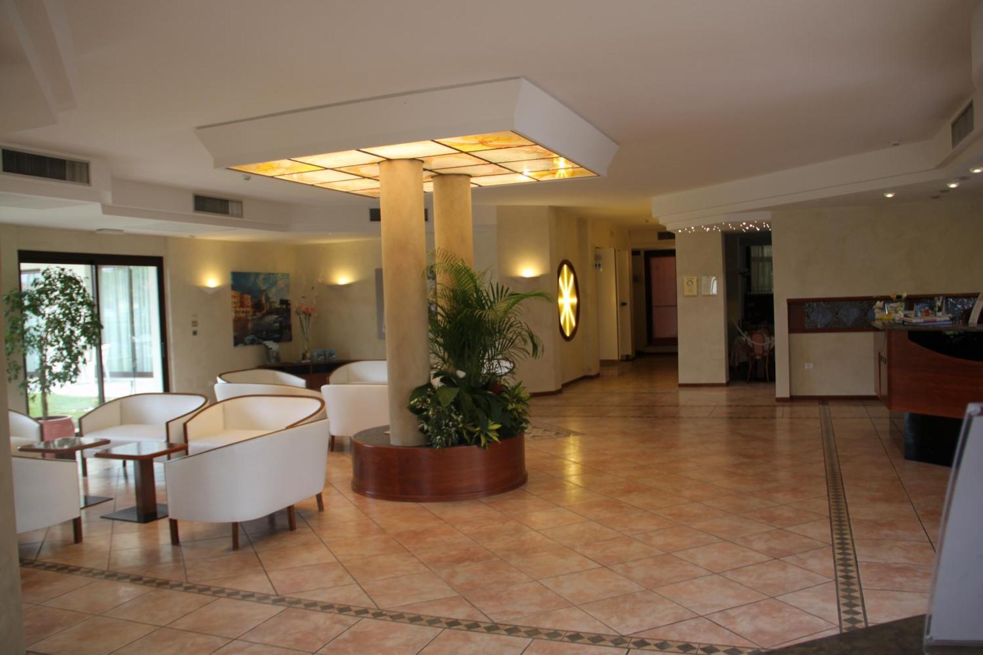Hotel Porto Azzurro Sirmione Exterior photo