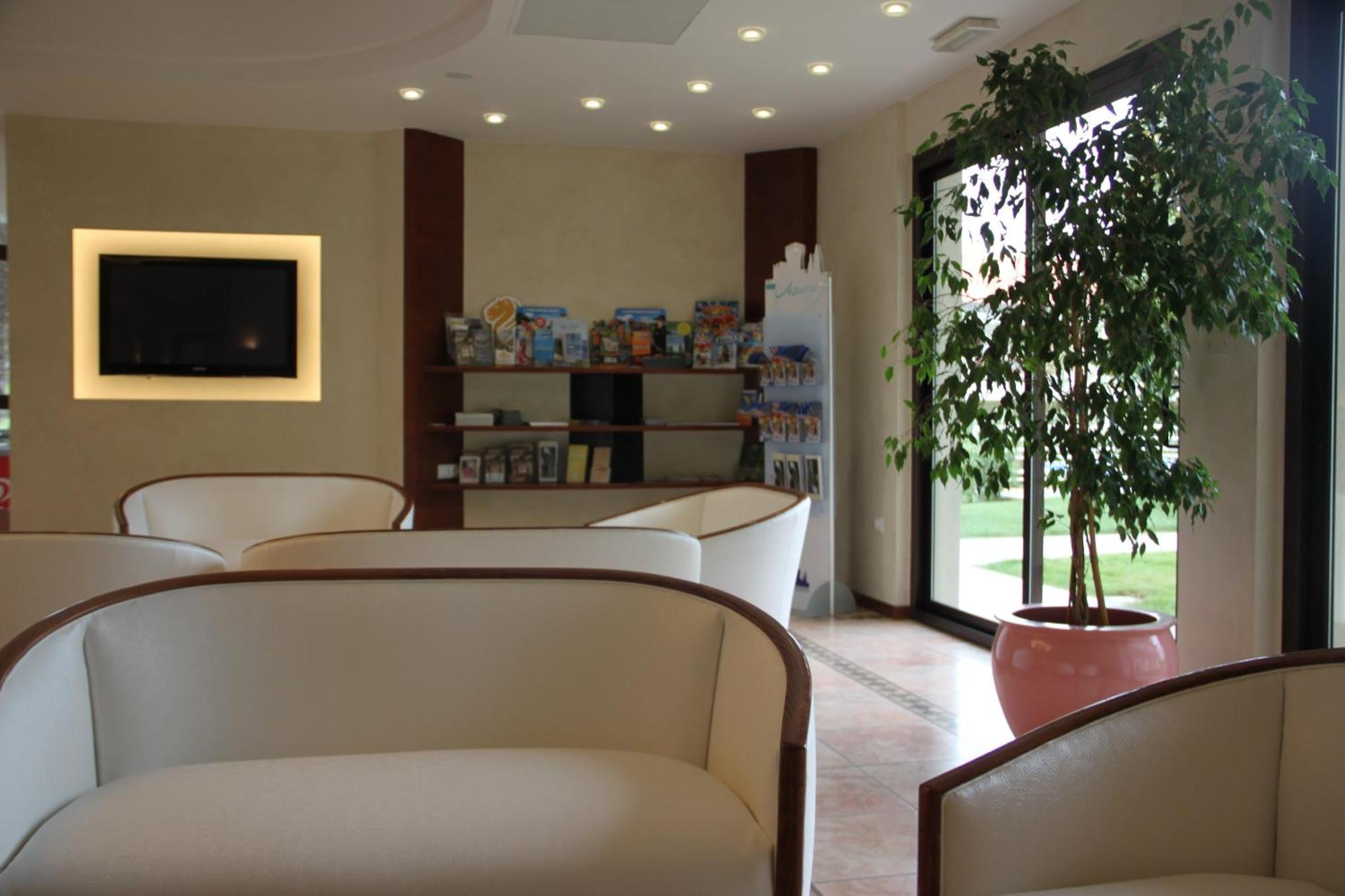 Hotel Porto Azzurro Sirmione Exterior photo