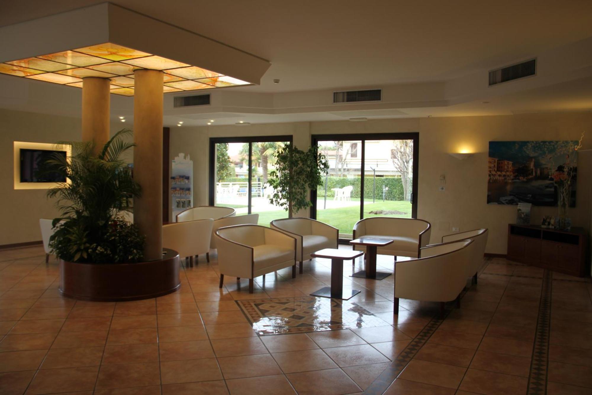 Hotel Porto Azzurro Sirmione Exterior photo